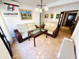 Location Appartement à Fátima - Levante. Piso exterior con terreza de tres dormitorios, baño y terraza Location Appartement à Fátima - Levante. Piso exterior con terreza de tres dormitorios, baño y terraza