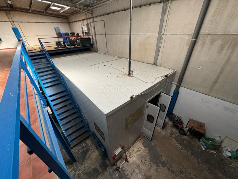 Foto 9d45d380-a809-49d6-820c-6eca41efddcb. Nave industrial  en el polígono polysol, con 325 m2 construidos. dedicado a almacenamiento de catering. puerta de garaje , baños, d en Alcalá de Guadaira Foto 9d45d380-a809-49d6-820c-6eca41efddcb. Nave industrial  en el polígono polysol, con 325 m2 construidos. dedicado a almacenamiento de catering. puerta de garaje , baños, d en Alcalá de Guadaira