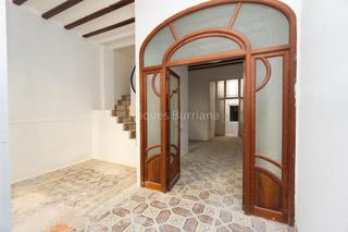 Maison à Centro. Se vende vivienda de 125 m distribuidos en dos plantas, situada Maison à Centro. Se vende vivienda de 125 m distribuidos en dos plantas, situada