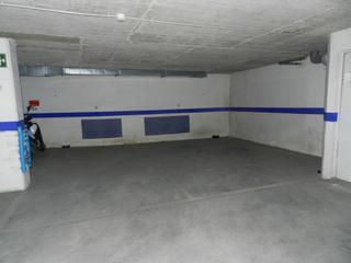 Aparcament cotxe a Centro ciudad. Dos plazas de aparcamiento con entrada por calle zabala y ventan Aparcament cotxe a Centro ciudad. Dos plazas de aparcamiento con entrada por calle zabala y ventan