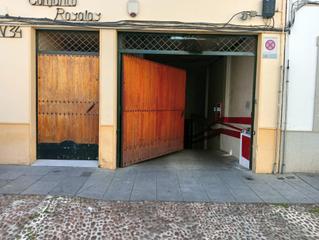 Aparcament cotxe Calle rosalas. Amplia cochera en san lorenzo Aparcament cotxe Calle rosalas. Amplia cochera en san lorenzo