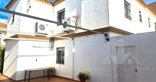 Maison jumelée à Playa de la Regla. Pareado con amplio patio y garaje Maison jumelée à Playa de la Regla. Pareado con amplio patio y garaje