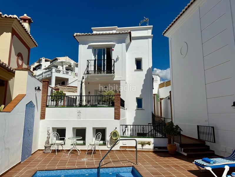Foto df20fe95-7d2e-4477-8ba6-21e1b9eacb28. Xalet amb piscina a Capistrano Nerja Foto df20fe95-7d2e-4477-8ba6-21e1b9eacb28. Xalet amb piscina a Capistrano Nerja