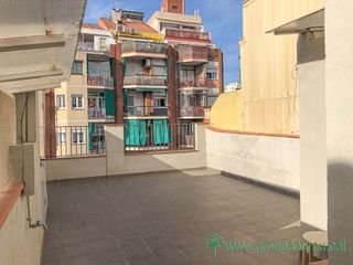 Alquiler Ático en Carrer arizala, 34. Acogedor, con terraza de 36m Alquiler Ático en Carrer arizala, 34. Acogedor, con terraza de 36m