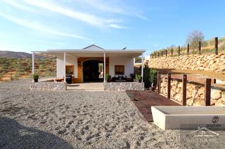 Lloguer Masia a Guaro. Casa rural con establos Lloguer Masia a Guaro. Casa rural con establos
