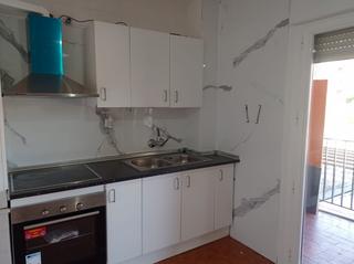 Alquiler Piso en Avenida de américa 56. Piso sin muebles. 3 dormitorios. baño y aseo Alquiler Piso en Avenida de américa 56. Piso sin muebles. 3 dormitorios. baño y aseo