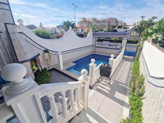 Casa adossada  Palmeras de las. Encantador chalet adosado con piscina privada y licencia turísti Casa adossada  Palmeras de las. Encantador chalet adosado con piscina privada y licencia turísti