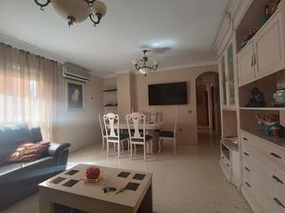 Location Appartement à Distrito Zeta - Recinto Ferial Cortijo de Torres. Amplio piso con 3 habitaciones disponible a partir de septiembre Location Appartement à Distrito Zeta - Recinto Ferial Cortijo de Torres. Amplio piso con 3 habitaciones disponible a partir de septiembre
