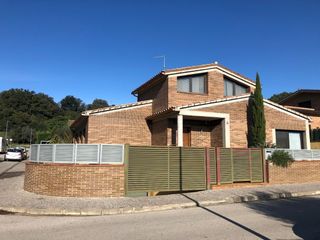 Lloguer Casa Mediña. Magnífica casa a medinyà Lloguer Casa Mediña. Magnífica casa a medinyà