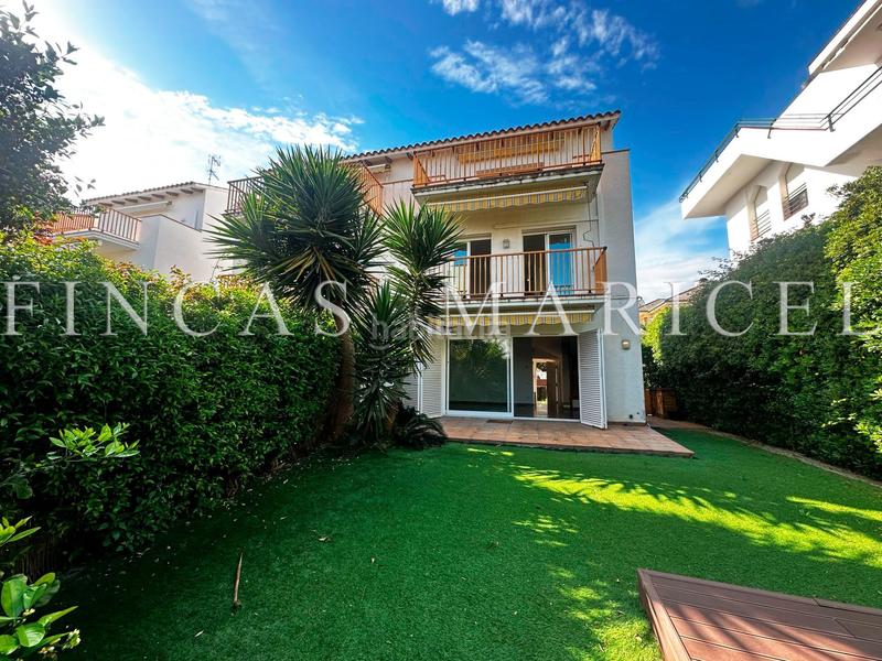 Foto 1194c80b-4aef-4491-a085-a1b54dbf848f. Casa adossada amb calefacció a Can Girona - Terramar - Vinyet Sitges Foto 1194c80b-4aef-4491-a085-a1b54dbf848f. Casa adossada amb calefacció a Can Girona - Terramar - Vinyet Sitges