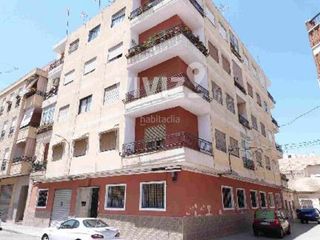 Piso en Almoradí. Piso con 3 habitaciones Piso en Almoradí. Piso con 3 habitaciones