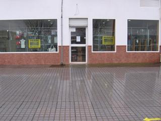 Lloguer Local Comercial a Guadalcázar. Local de 97 metros y 10 metros de fachada. consta de tienda, tra Lloguer Local Comercial a Guadalcázar. Local de 97 metros y 10 metros de fachada. consta de tienda, tra