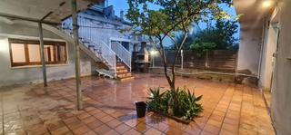 Casa adossada a Porqueres. Casa de poble en planta baixa Casa adossada a Porqueres. Casa de poble en planta baixa