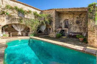 Edifici De l' esglesia. Hotel casa rural en venta en esponella. Edifici De l' esglesia. Hotel casa rural en venta en esponella.