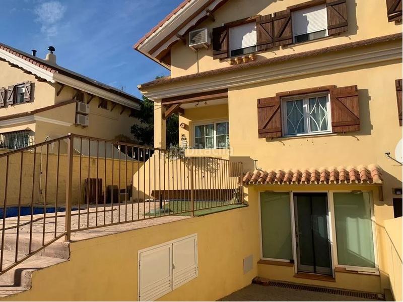 Foto 8bf5fb64-f7c8-4252-b146-ebbaadfe9985. Casa aparellada amb xemeneia aparcament piscina a Alhaurín de la Torre Foto 8bf5fb64-f7c8-4252-b146-ebbaadfe9985. Casa aparellada amb xemeneia aparcament piscina a Alhaurín de la Torre