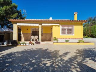 Casa en Avenida de castellón. Casa con 3 habitaciones amueblada con piscina y aire acondiciona Casa en Avenida de castellón. Casa con 3 habitaciones amueblada con piscina y aire acondiciona