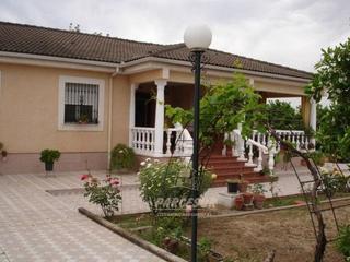 Masia a El Higuerón. Hipotecable parcela de 3.000m2 con casa de 150m2 y piscina. Masia a El Higuerón. Hipotecable parcela de 3.000m2 con casa de 150m2 y piscina.
