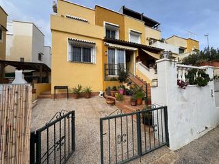 Semi detached house in La Florida. Adosado en los altos con solarium privado de 30 m2. 3 dorm. 2 ba Semi detached house in La Florida. Adosado en los altos con solarium privado de 30 m2. 3 dorm. 2 ba