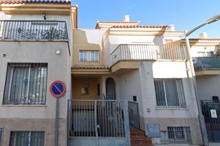 Maison jumelée  Avenida diputacion. Casa adosada cerca de la base aerea y cc.nevada Maison jumelée  Avenida diputacion. Casa adosada cerca de la base aerea y cc.nevada