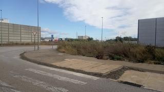 Terrain industriel à Calle construcción 80. Gran parcela de esquina junto a la estación de renfe Terrain industriel à Calle construcción 80. Gran parcela de esquina junto a la estación de renfe