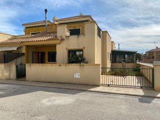 Casa pareada Calle ciudad real. Casa pareada con 3 habitaciones con aire acondicionado Casa pareada Calle ciudad real. Casa pareada con 3 habitaciones con aire acondicionado
