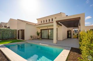 Casa a Algorfa. Esta impresionante propiedad en la finca resort combina lujo y c Casa a Algorfa. Esta impresionante propiedad en la finca resort combina lujo y c
