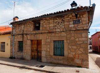 Casa adossada a Tamajón. Gran casa Casa adossada a Tamajón. Gran casa