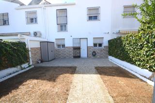 Maison jumelée à La Plata. Se vende adosado en parque sandeman, con garaje y trastero Maison jumelée à La Plata. Se vende adosado en parque sandeman, con garaje y trastero