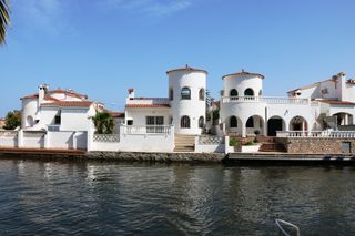 Chalet en Empuriabrava. Maison avec amarre 13 x 3 Chalet en Empuriabrava. Maison avec amarre 13 x 3