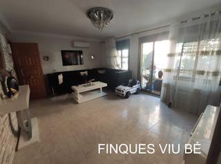 Pis a Ca n'Anglada. Piso reformado de 3 habitaciones exterior con balcón Pis a Ca n'Anglada. Piso reformado de 3 habitaciones exterior con balcón