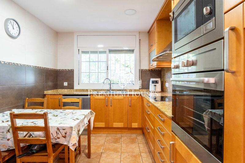 Foto 2e2ca4e6-71a9-497b-8319-3b6985619cde. Casa amb calefacció aparcament piscina a Montmar Castelldefels Foto 2e2ca4e6-71a9-497b-8319-3b6985619cde. Casa amb calefacció aparcament piscina a Montmar Castelldefels