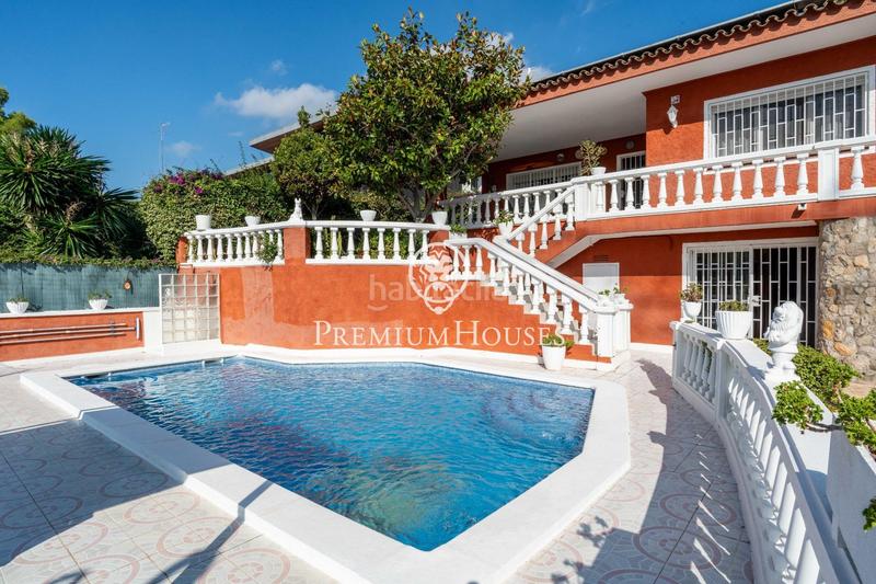 Foto 9a8effe3-19c6-4e8f-bafa-871cd114a468. Casa amb calefacció aparcament piscina a Montmar Castelldefels Foto 9a8effe3-19c6-4e8f-bafa-871cd114a468. Casa amb calefacció aparcament piscina a Montmar Castelldefels