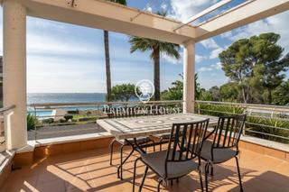 Maison à Llevant. Casa independiente en primera línea de mar en urbanizacions de l Maison à Llevant. Casa independiente en primera línea de mar en urbanizacions de l