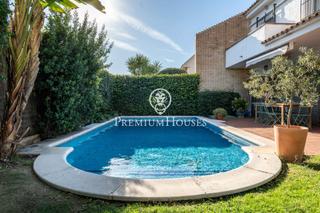 Casa aparellada a Can Girona - Terramar - Vinyet. Pareado con jardín y piscina en el vinyet Casa aparellada a Can Girona - Terramar - Vinyet. Pareado con jardín y piscina en el vinyet