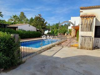 Chalet Estación. Se vende chalet independiente en palma del río Chalet Estación. Se vende chalet independiente en palma del río