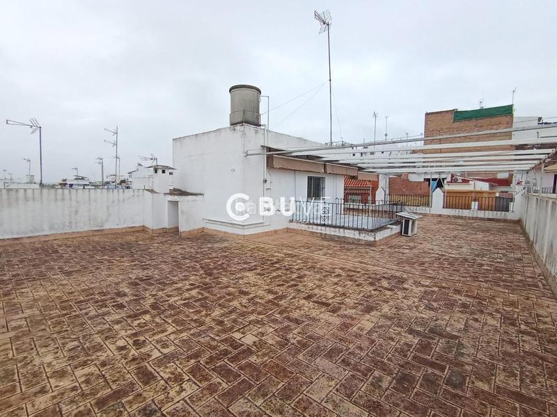 Foto eb42f692-9256-4671-9323-90726b2c52a8. Casa amb aparcament a Barrio Alto San Juan de Aznalfarache Foto eb42f692-9256-4671-9323-90726b2c52a8. Casa amb aparcament a Barrio Alto San Juan de Aznalfarache