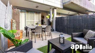Pis a Eixample. Seminuevo, con terraza, piscina y parking Pis a Eixample. Seminuevo, con terraza, piscina y parking