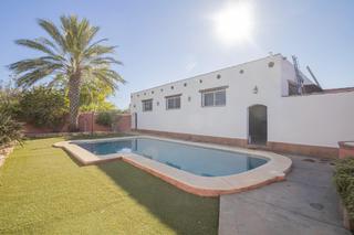 Chalet  Urbanizacion naranjos los. Chalet en urbanizacion los naranjos en carmona Chalet  Urbanizacion naranjos los. Chalet en urbanizacion los naranjos en carmona