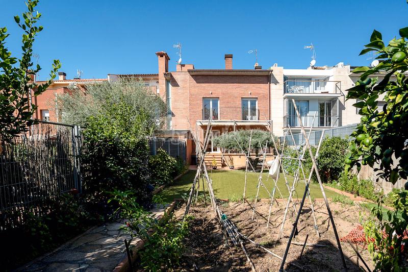 Foto eaf452bd-9ecc-4313-b106-0e00bdc82783. Casa adossada amb calefacció aparcament a Font Verda Granollers Foto eaf452bd-9ecc-4313-b106-0e00bdc82783. Casa adossada amb calefacció aparcament a Font Verda Granollers