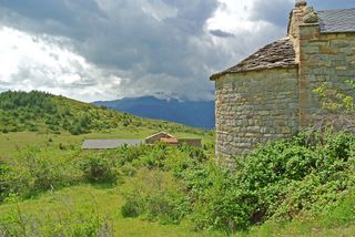 Masía Finca d´anes. Histórica masía de montaña Masía Finca d´anes. Histórica masía de montaña