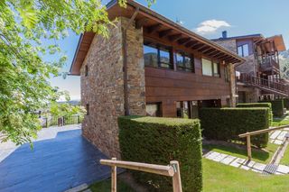 Casa adossada Masella. Acogedora casa esquinera masella Casa adossada Masella. Acogedora casa esquinera masella