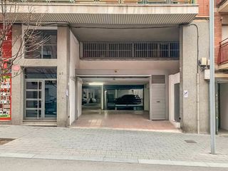 Parking coche en Carrer de sant carles 25. Plaza de garaje cubierta en calle sant carles, santa coloma de g Parking coche en Carrer de sant carles 25. Plaza de garaje cubierta en calle sant carles, santa coloma de g