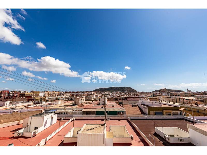 Foto 9f235ff1-4182-47ca-b67f-6d60508caf2e. Àtic a Carolinas Altas Alicante Foto 9f235ff1-4182-47ca-b67f-6d60508caf2e. Àtic a Carolinas Altas Alicante