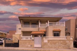 Xalet a Calle pluton 8. Descubre tu hogar de ensueño en pechina espacio, lujo y conexión Xalet a Calle pluton 8. Descubre tu hogar de ensueño en pechina espacio, lujo y conexión