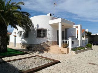 Torre en Deltebre. Chalet con piscina en riomar Torre en Deltebre. Chalet con piscina en riomar