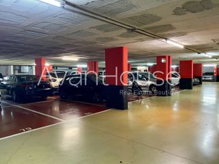 Aparcament cotxe en Carrer del taquígraf serra 12. Parking para coche Aparcament cotxe en Carrer del taquígraf serra 12. Parking para coche