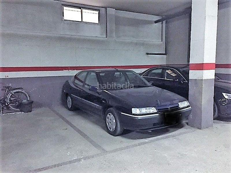 Foto 27e9359e-a61b-4268-8c73-8823dcd65979. Aparcament cotxe a Requena Foto 27e9359e-a61b-4268-8c73-8823dcd65979. Aparcament cotxe a Requena