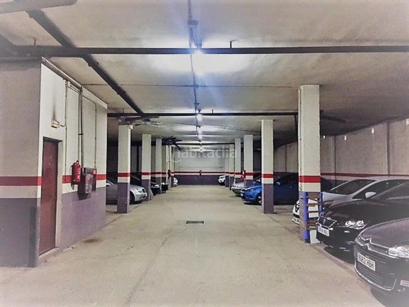 Foto 877aa9e8-3079-407f-8612-436165540601. Aparcament cotxe a Requena Foto 877aa9e8-3079-407f-8612-436165540601. Aparcament cotxe a Requena