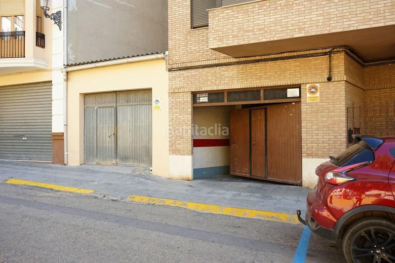 Foto 52bf4286-bfa6-499f-b995-1852f5c6c7b2. Alquiler parking coche en maestro alonso 8 en Requena Foto 52bf4286-bfa6-499f-b995-1852f5c6c7b2. Alquiler parking coche en maestro alonso 8 en Requena