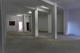 Local Comercial Concertista gil orozco. Local comercial a pie de calle con tres puertas de acceso a la f Local Comercial Concertista gil orozco. Local comercial a pie de calle con tres puertas de acceso a la f